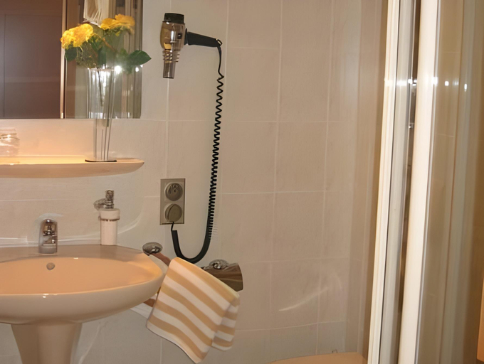 Bathroom 5, Gasthof & Hotel Goldener Hirsch, Bayreuth