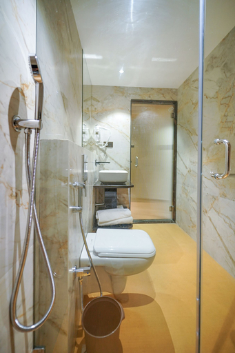 Bathroom 3, Hotel Park Inn Nellore - Near the Hospital & Highway, Nellore