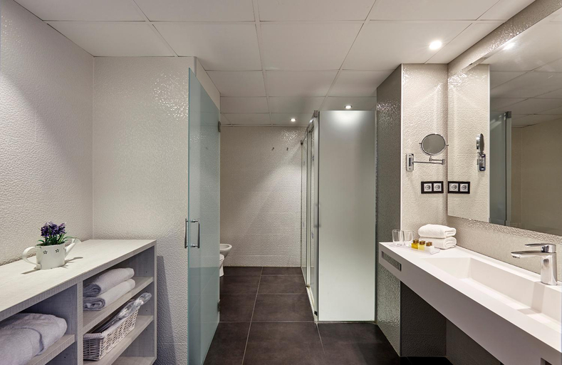 Bathroom 4, Hotel Surf Mar, Girona