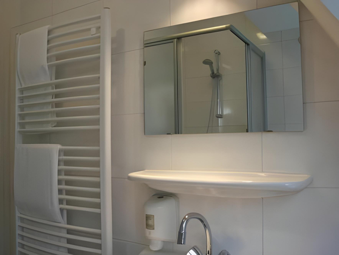 Bathroom 2, Hotel Brasserie Oud Maren, Lith