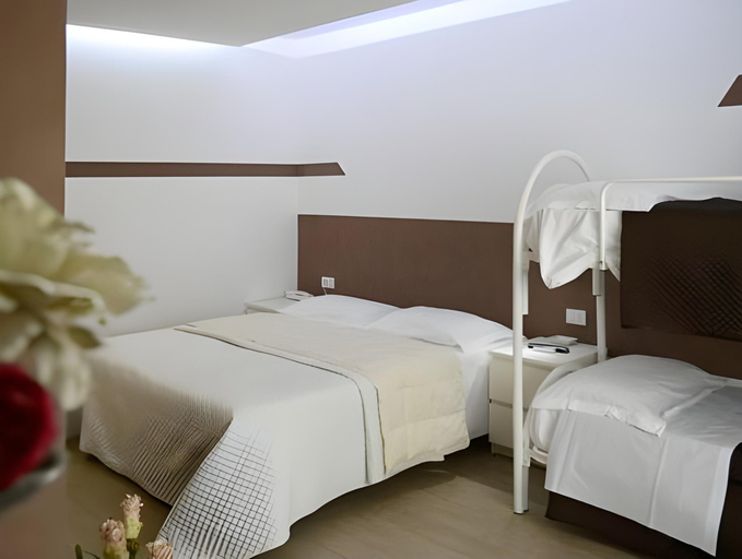 Others 2, B&B Dimora Silvestri, Bari