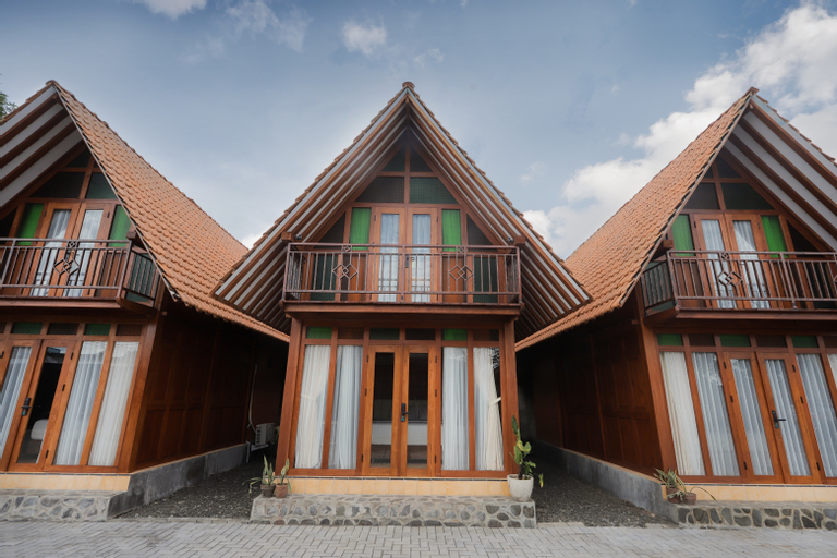 Exterior 4