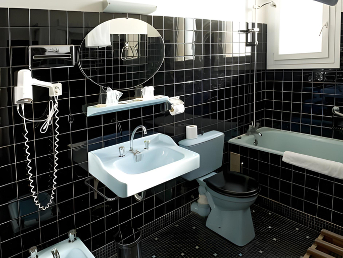 Bathroom 3, Hotel & Spa de la Citadelle, Port-Louis - Lorient, Morbihan
