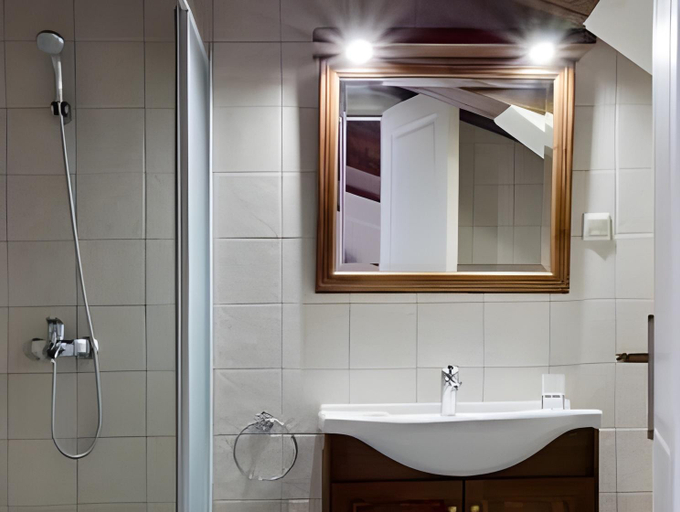 Bathroom 4, Sourediko, North Aegean
