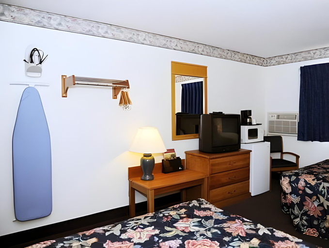 Bedroom 2, Knights Inn Petersburg, Petersburg