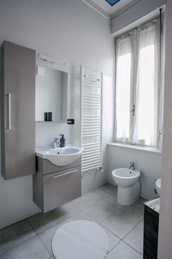 Bathroom 5, Boulevard 900, Cuneo