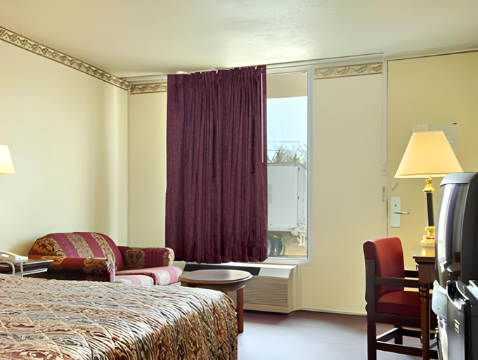 Bedroom 2, Royal Extended Stay Alcoa, Blount