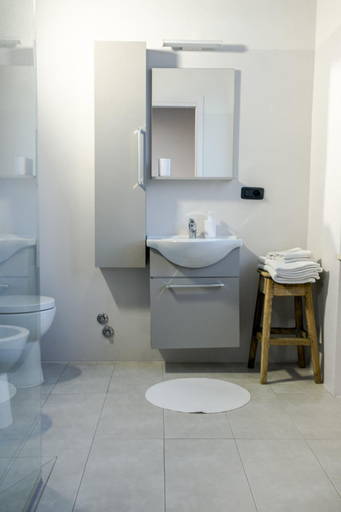 Bathroom 4, Boulevard 900, Cuneo