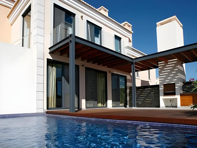 Exterior & Views