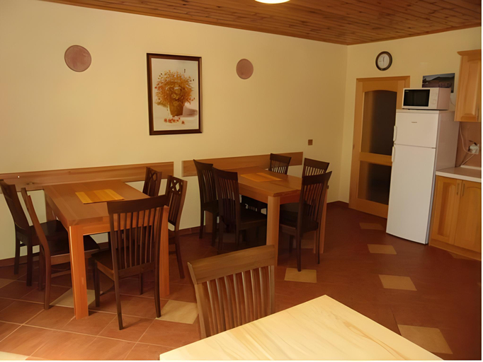 Others 4, Penzion Tri klasy, Poprad
