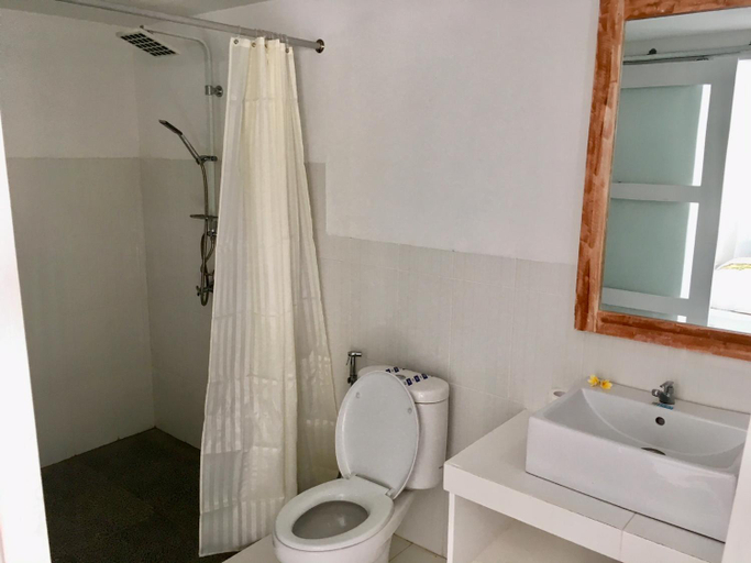 Bathroom 3, Narayana Homestay, Karangasem
