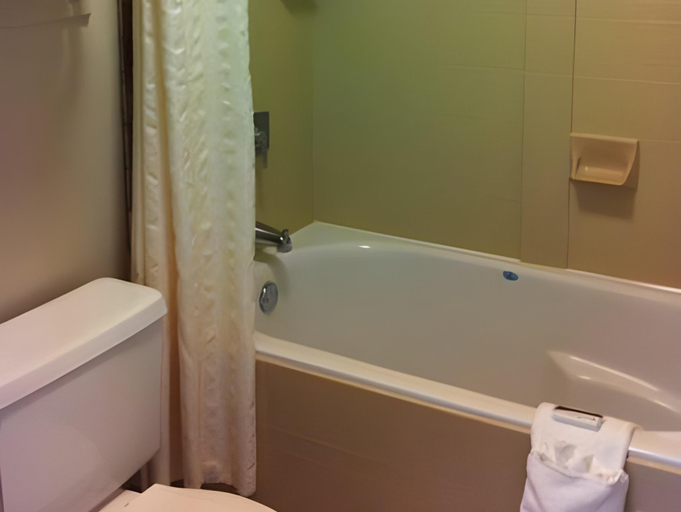 Bathroom 3, Governors Suites, Oklahoma