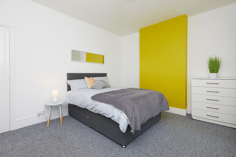 Bedroom 2, 4 Bed Derby House - Long Stays- Parking, Derby