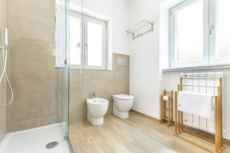 Bathroom 3, Teatro Massimo City Center Apartments, Palermo
