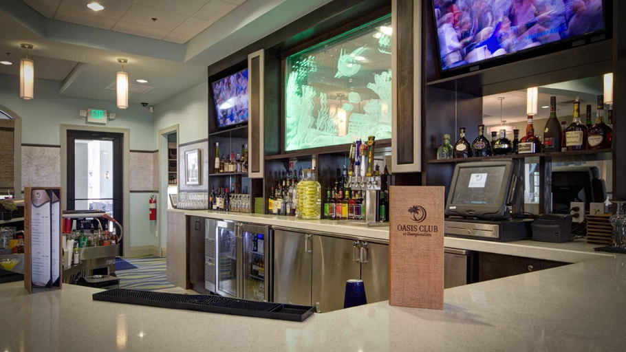 Food & Drinks 5, Wonderland Sleeps 14 Free Waterparks and South Facing Pool, Osceola