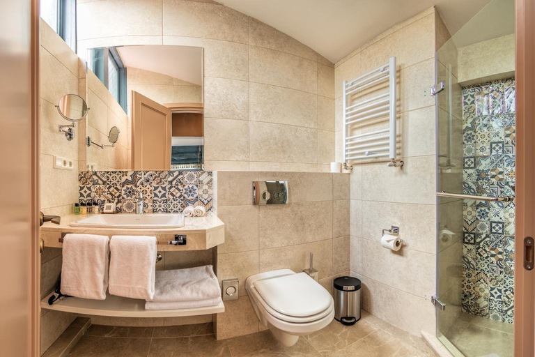 Bathroom 5, Golden Tulip Borjomi, Borjomi
