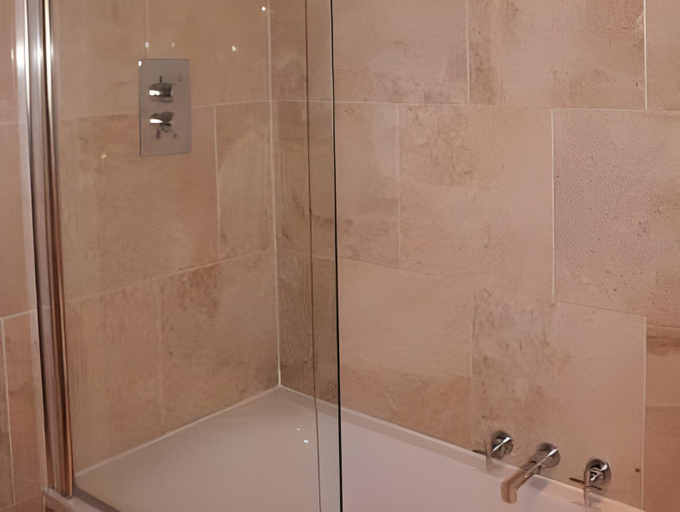 Bathroom 4, Advocate Arms Hotel, Lincolnshire