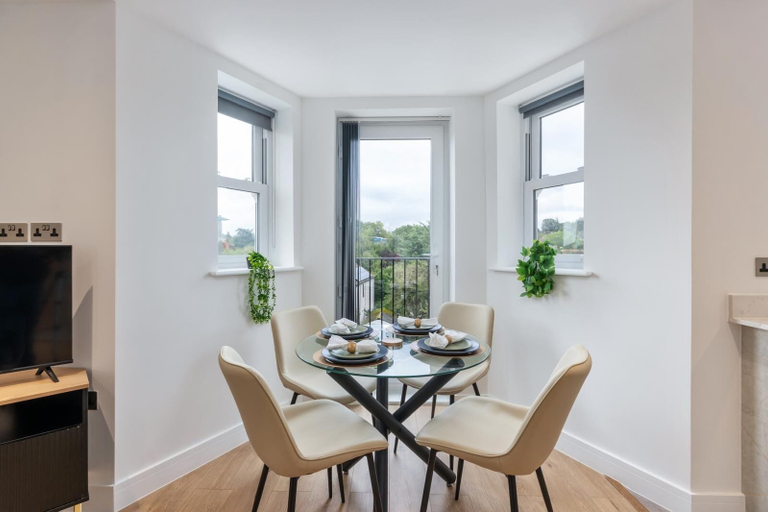 Others 4, Flat 1 Saarb Apartments, Surrey