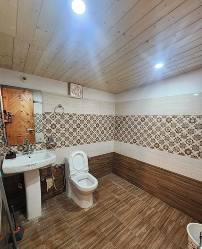 Bathroom 3, The Nirvana Stays, Nainital