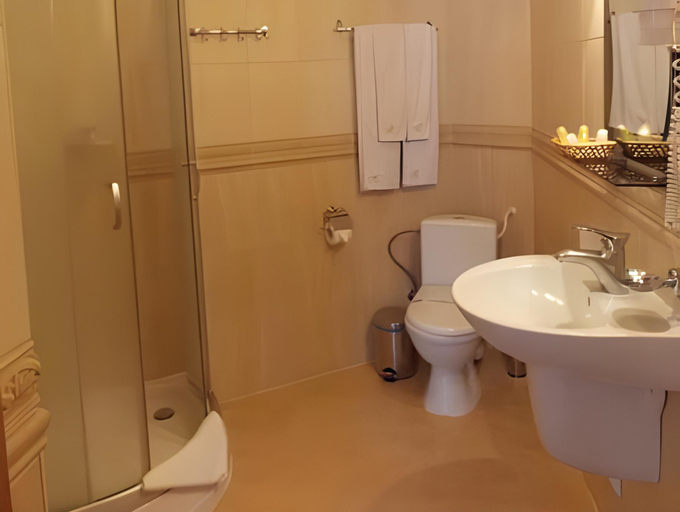 Bathroom 2, Hotel Natalia 18, L'vivs'ka