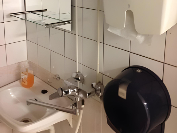 Bathroom 3, Hostelli Matkustajakoti, North Savonia