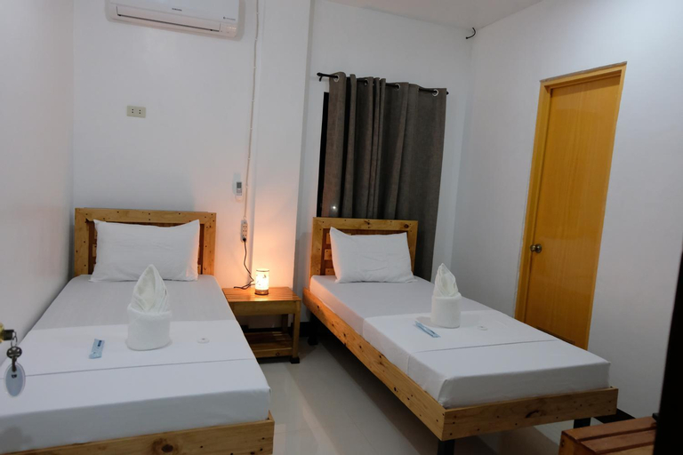 Bedroom 2, Bangles Homestay, Coron