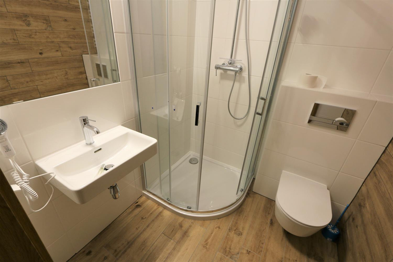 Bathroom 5, 5 Zmyslow akademia wypoczynku POKOJE, Kołobrzeg