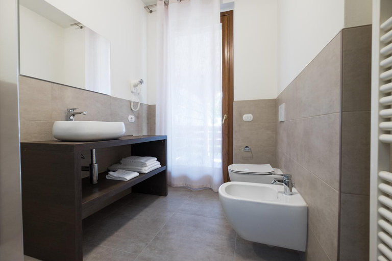 Bathroom 3, Al-Colle, Bergamo
