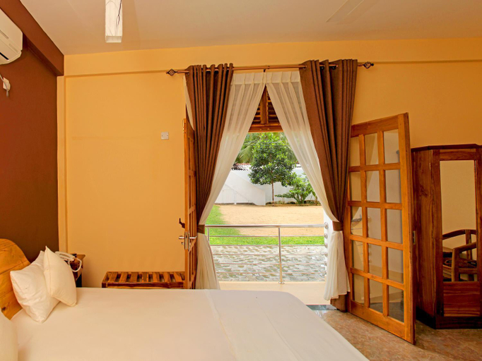 Bedroom 3, Blue Water Beach Resort, Trincomalee Town and Gravets
