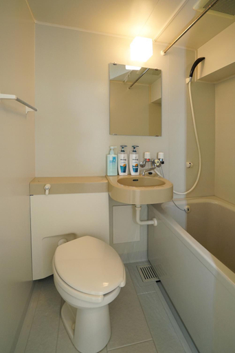 Bathroom 3, Tobi Hostel and Apartments, Shima