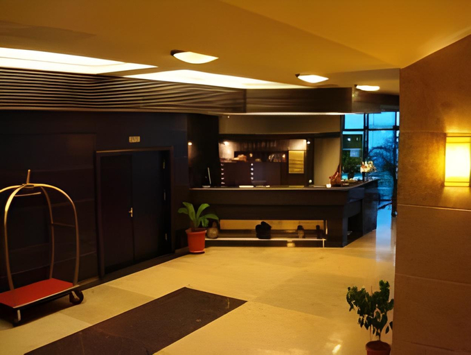 Others 4, Hotel Esplanada, Tulcea