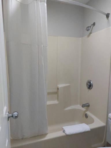 Bathroom 4, Quality Inn Carrollton Medical Center, Carroll