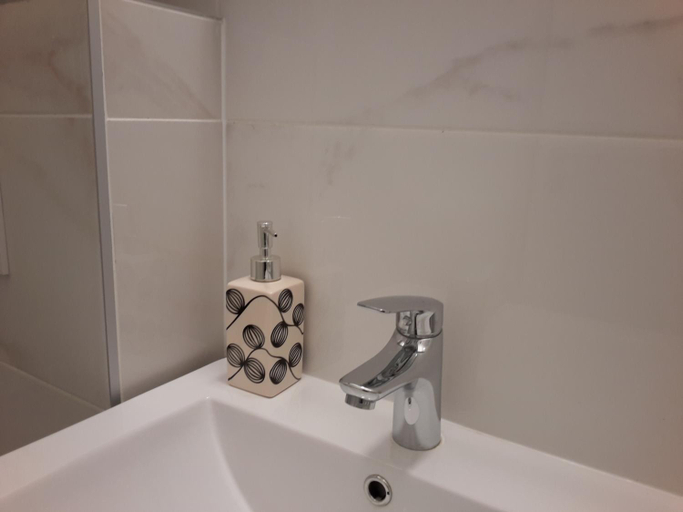 Bathroom 3, Haustor Apartments, Zagreb