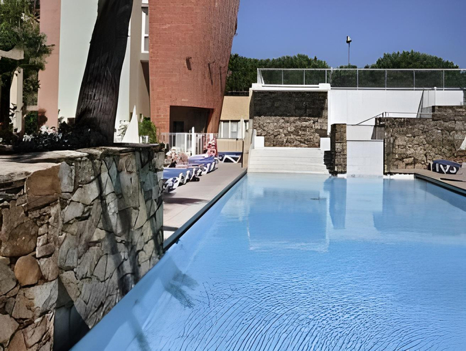 Swimming pool, Résidence Pierre & Vacances Premium Port Prestige, Alpes-Maritimes
