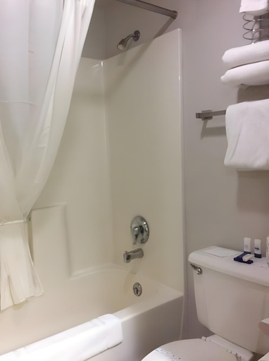 Bathroom, Red Lion Inn and Suites Post Falls, Kootenai