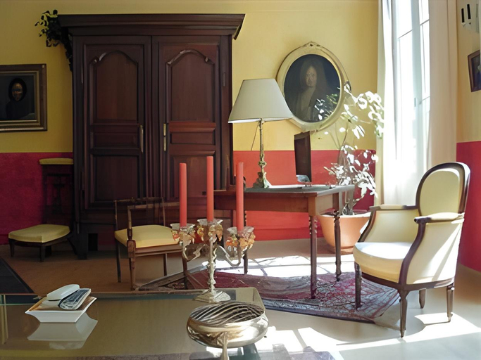Others 5, Hotel des Arceaux, Pyrénées-Atlantiques