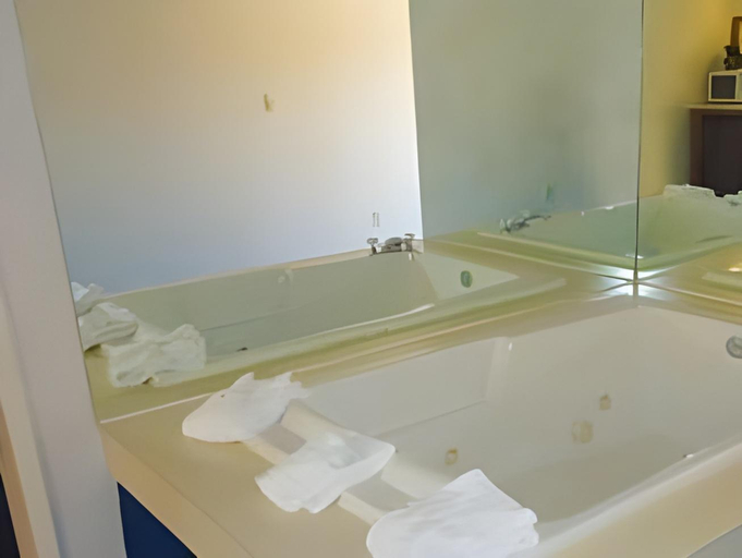 Bathroom 3, Sidney James Mountain Lodge, Sevier