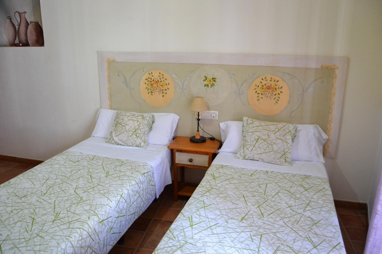 Others 5, Hostal Toribio, Huelva