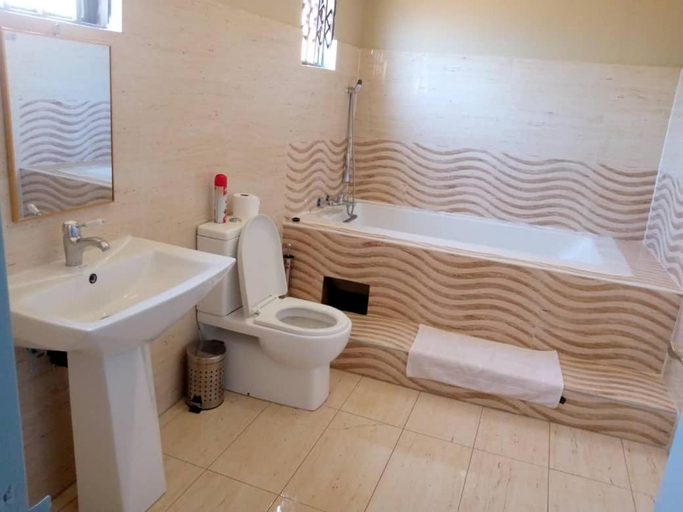 Others 3, Girlie's bed and breakfast, Kweneng North