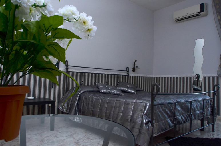 Others 4, Hotel Stefany, Napoli
