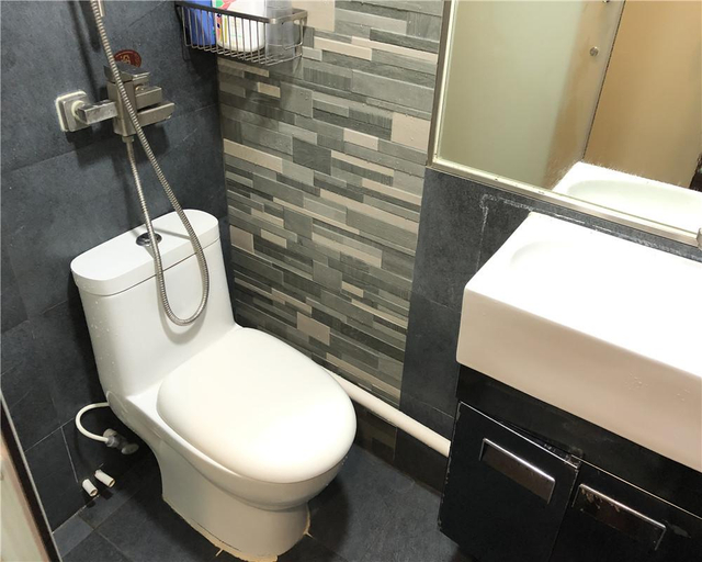 Bathroom 10