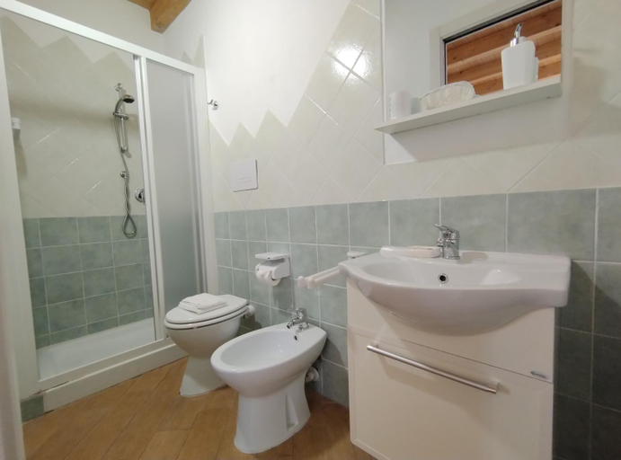 Bathroom 5, HOLMANN SUITE ROOMS, Olbia-Tempio