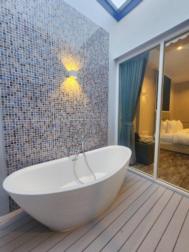 Bathroom 15