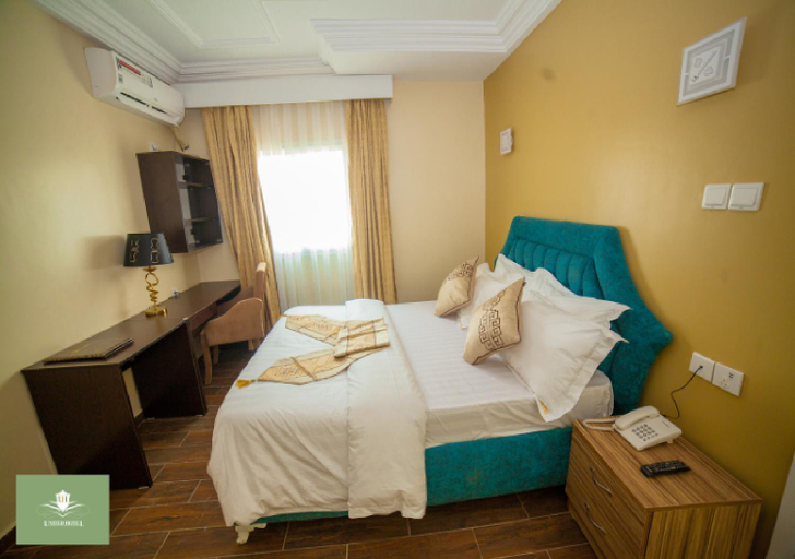 Others 3, United Hotel, Mefou et Akono
