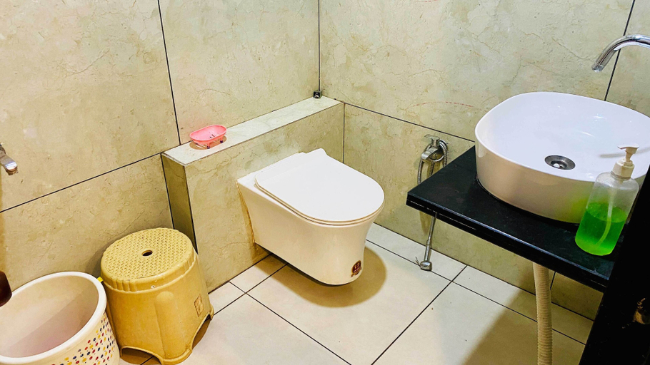 Bathroom 4, Hotel JK Palace, East Nimar