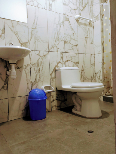 Bathroom 3, Hostal TOSCANO SUITES, Huancayo
