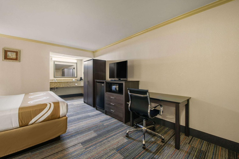 Bedroom 2, Hibiscus Inn & Suites, Atlantic