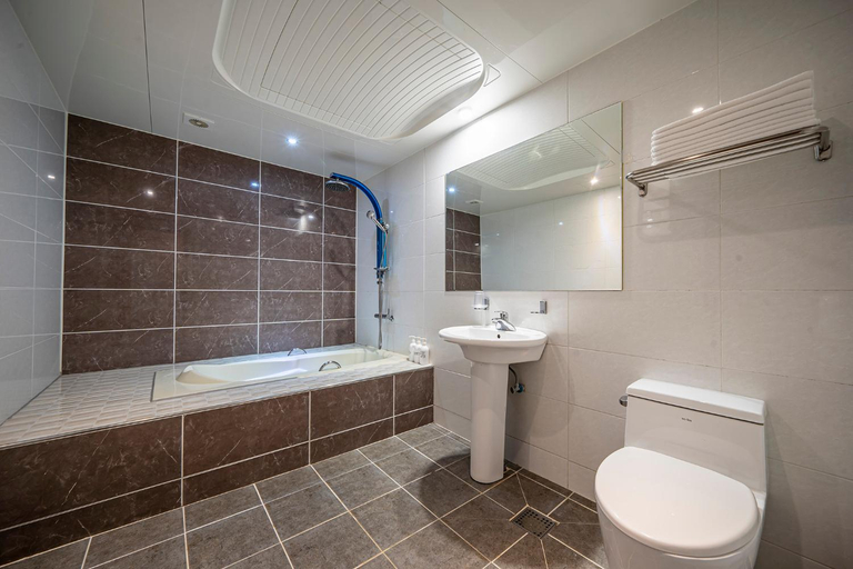 Bathroom 5, Kids & Family Hotel Gyeongju, Gyeongju