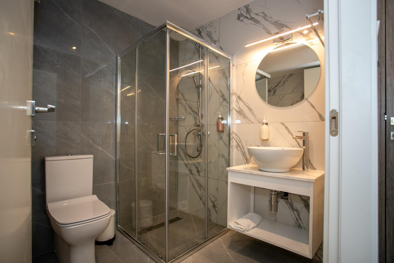 Bathroom 5, Best Western Plus Hotel Larco, Larnaca