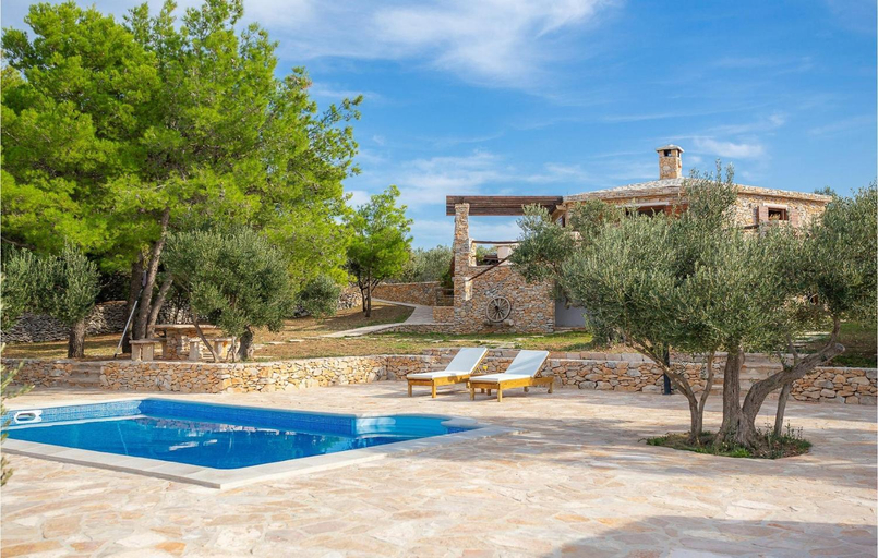 Others 1, Rustic Villa Mario with a pool, Selca